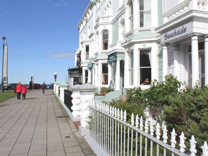 Home Beachside Guest House, Bed and Breakfast in Llandudno